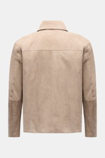 Arma Velourslederjacke 'Hardin' beige, Rückansicht, Slim Fit, aus geschmeidigem Ziegenveloursleder mit Umlegekragen, Metall-Reißverschluss, Leistentaschen.