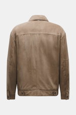 Rückansicht der Windsor Velourslederjacke 'Attilio' taupe aus feinem Veloursleder mit Umlegekragen, Regular Fit, zwei Innentaschen.