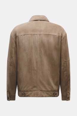Rückansicht der Windsor Velourslederjacke 'Attilio' taupe aus feinem Veloursleder mit Umlegekragen, Regular Fit, zwei Innentaschen.