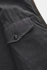 Belstaff Lederblouson 'Winchester Jacket' dunkelbraun, Detailansicht Ärmel mit robuster Zipper-Tasche, Stehkragen, Slim Fit, Ziegenleder.