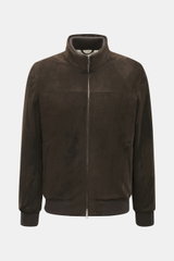 Mandelli Veloursleder Blouson dunkelbraun, Frontansicht, edles Veloursleder, softer Griff, Regular Fit, Zwei-Wege-Reißverschluss, Stehkragen mit Strickbesatz, schräge Eingriffstaschen mit Zipper, komfortable Rippbündchen, softes Innenfutter aus Wolle, lei