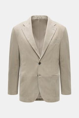 Rifugio Veloursleder-Sakko sand, frontale Nahaufnahme, Slim Fit Blazer aus edlem Veloursleder mit Schurwollfutter, zwei Knöpfe, Brust- und Hüfttaschen.