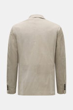 Rückansicht des Rifugio Veloursleder-Sakko sand, Slim Fit aus edlem Veloursleder mit Schurwollfutter und dekorativen Nähten.