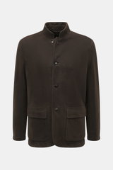 Frontansicht der Agnona Velourslederjacke dunkelbraun aus edlem Lammveloursleder mit Slim Fit, variablem Kragen, Vier-Knopf-Leiste und Fronttaschen.