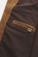 Close-up from a top-down perspective of the Arma Suede leather jacket 'Kale' brown showing soft suede leather trim, smooth lining fabric, and a buttoned cuff.

<p>Stylish companion for the transitional season: The velour leather jacket from ARMA gives urb