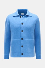 Frontansicht des blauen 04651/ A trip in a bag Cardigan 'Boiled Blouson' aus Woll-Mix mit Umlegekragen, sechs Knöpfen, Rippbündchen, Slim Fit und schrägen Hüfttaschen.