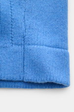Blaues Strickbündchen des 04651/ A trip in a bag Cardigan 'Boiled Blouson' aus Woll-Mix, mittelfeines Strickbild, schwere Qualität, Detailfoto.