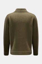 Rückansicht des olivfarbenen 04651/ A trip in a bag Cardigan 'Boiled Blouson' aus Woll-Mix mit Umlegekragen, Slim Fit und mittelfeinem Strick.