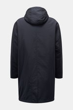 Rückansicht des 04651/ A trip in a bag Parka 'The Triple' navy aus hochwertiger Microfaser mit Kapuze, Regular Fit, herausnehmbarer Weste und Rückenmittelschlitz.