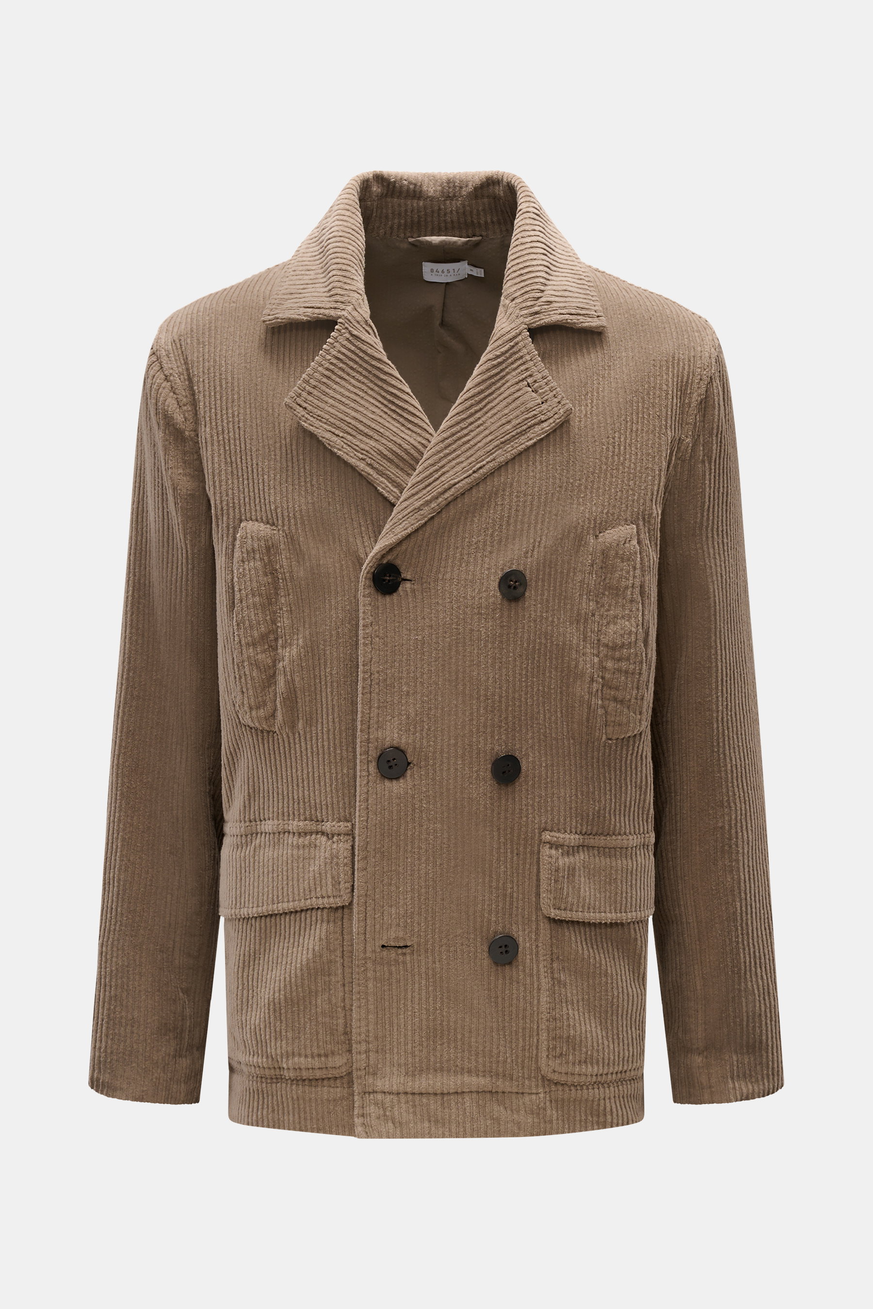 Vorderansicht der 04651/ A trip in a bag Cord-Cabanjacke taupe aus Breitcord Baumwolle, Slim Fit, mit Stretch, weichem Griff, garment dyed, zweireihiger Drei-Knopf-Leiste, variablem Reverskragen, schrägen Leistentaschen, Hüfttaschen mit Patte, Ärmelabschl