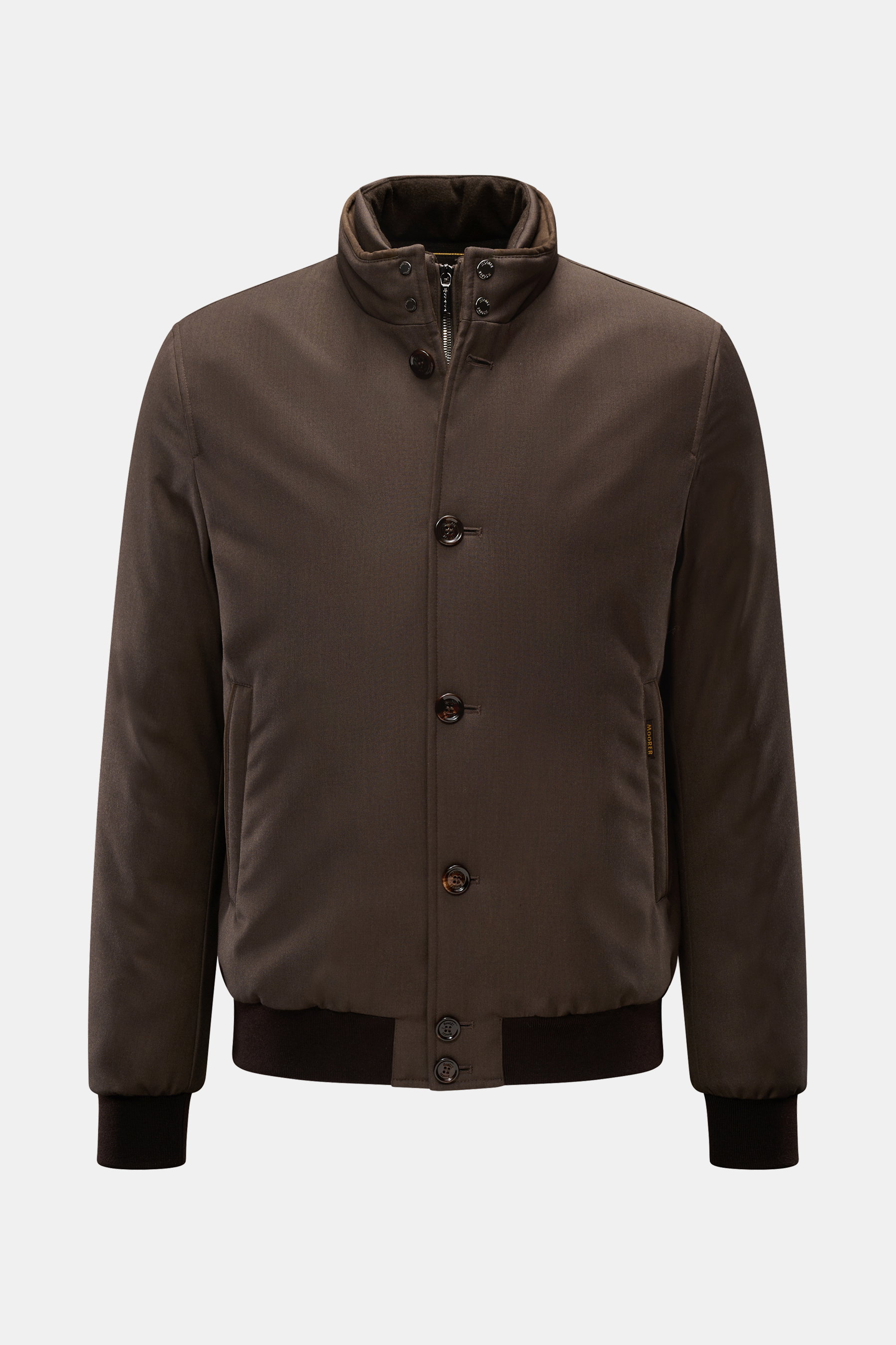 Moorer Daunenblouson 'Janos' dunkelbraun, Slim Fit, aus hochwertiger Microfaser mit wärmender Daunenfüllung, Stehkragen, Rippbündchen, Frontansicht.