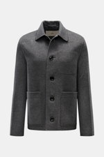 Ami Paris Jacke grau meliert, frontal fotografiert, Slim Fit, Mix aus Schurwolle und Cashmere, weicher Griff, Fünf-Knopf-Leiste, Umlegekragen, aufgesetzte Fronttaschen, Ärmel mit Knopf, ungefüttert, Innentasche, rückwärtige Logo-Prägung.