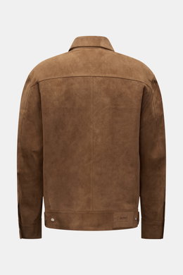 Ami Paris Velourslederjacke hellbraun, Rückansicht, feinstes Veloursleder, weicher Griff, Regular Fit, Druckknopfleiste, Umlegekragen, Brusttaschen, verdeckte Fronttaschen, Ärmel mit Manschette, Taillenriegel, Logo-Patch, ungefüttert, zwei Innentaschen.