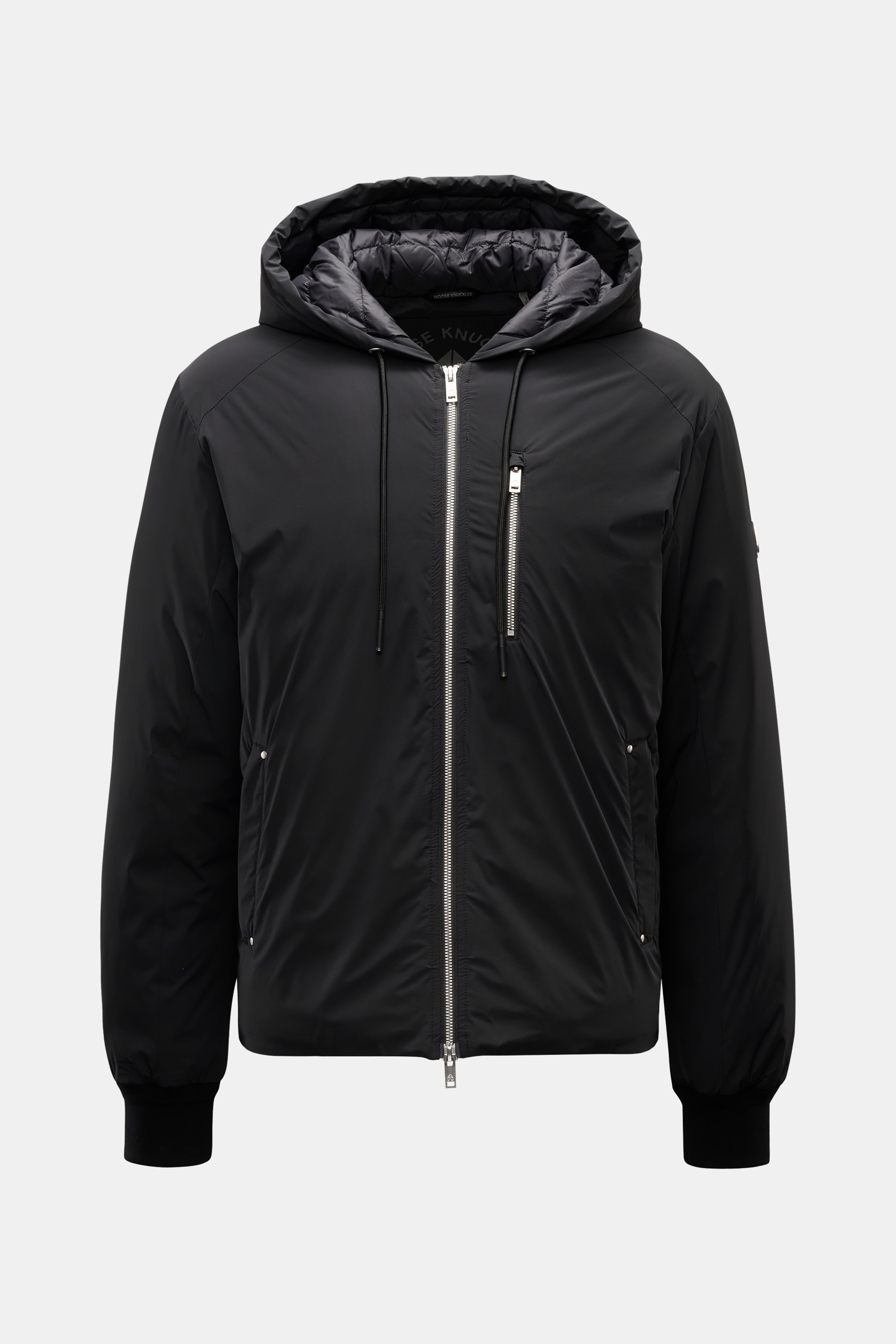 Moose Knuckles Daunenjacke 'Northdale Hoodie' schwarz, Frontansicht, wind- und wasserabweisend, Slim Fit, Kapuze mit Tunnelzug, Daunenfüllung.