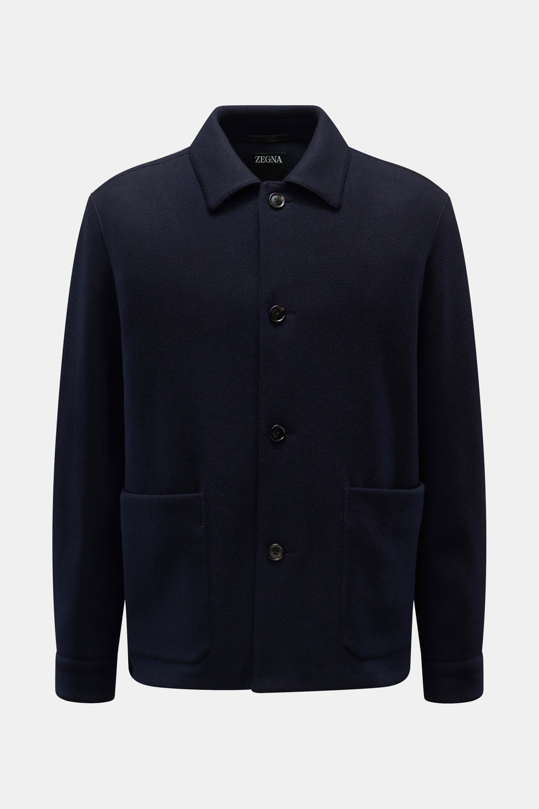 Zegna Jacke 'Alpe' navy, frontal fotografiert, Slim Fit, Mix aus Wolle und Cashmere, softer Griff, Vier-Knopf-Leiste, Umlegekragen, aufgesetzte Hüfttaschen, Ärmel mit Knopf, zwei Innentaschen.