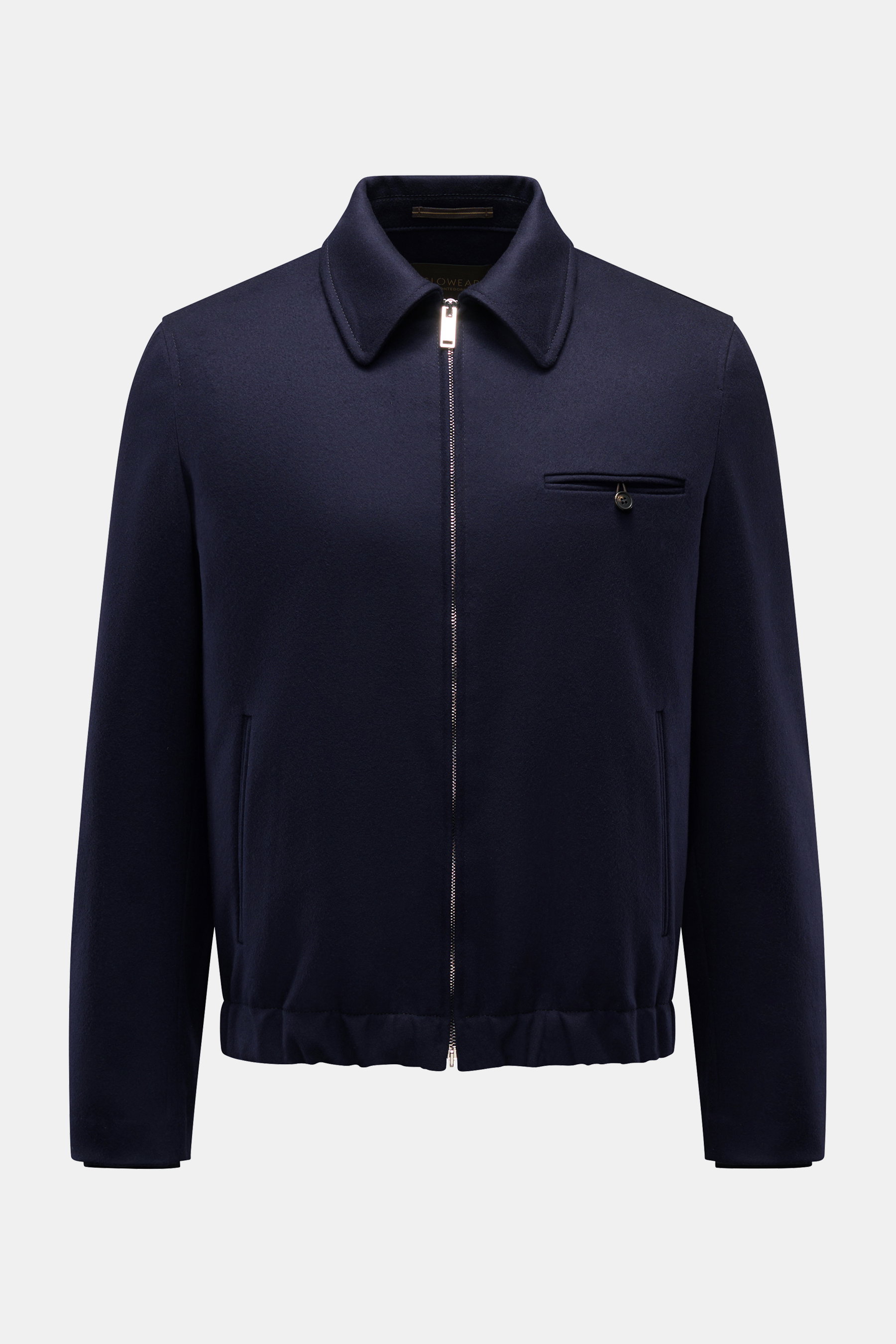 Montedoro Blouson navy, frontal fotografiert, Slim Fit aus Schurwolle, Cashmere, Microfaser, mit Zwei-Wege-Reißverschluss, Umlegekragen, Brusttasche mit Knopf, paspelierte Taschen, Rippbündchen, elastischem Saum, geschmeidigem Futter und Innentasche.