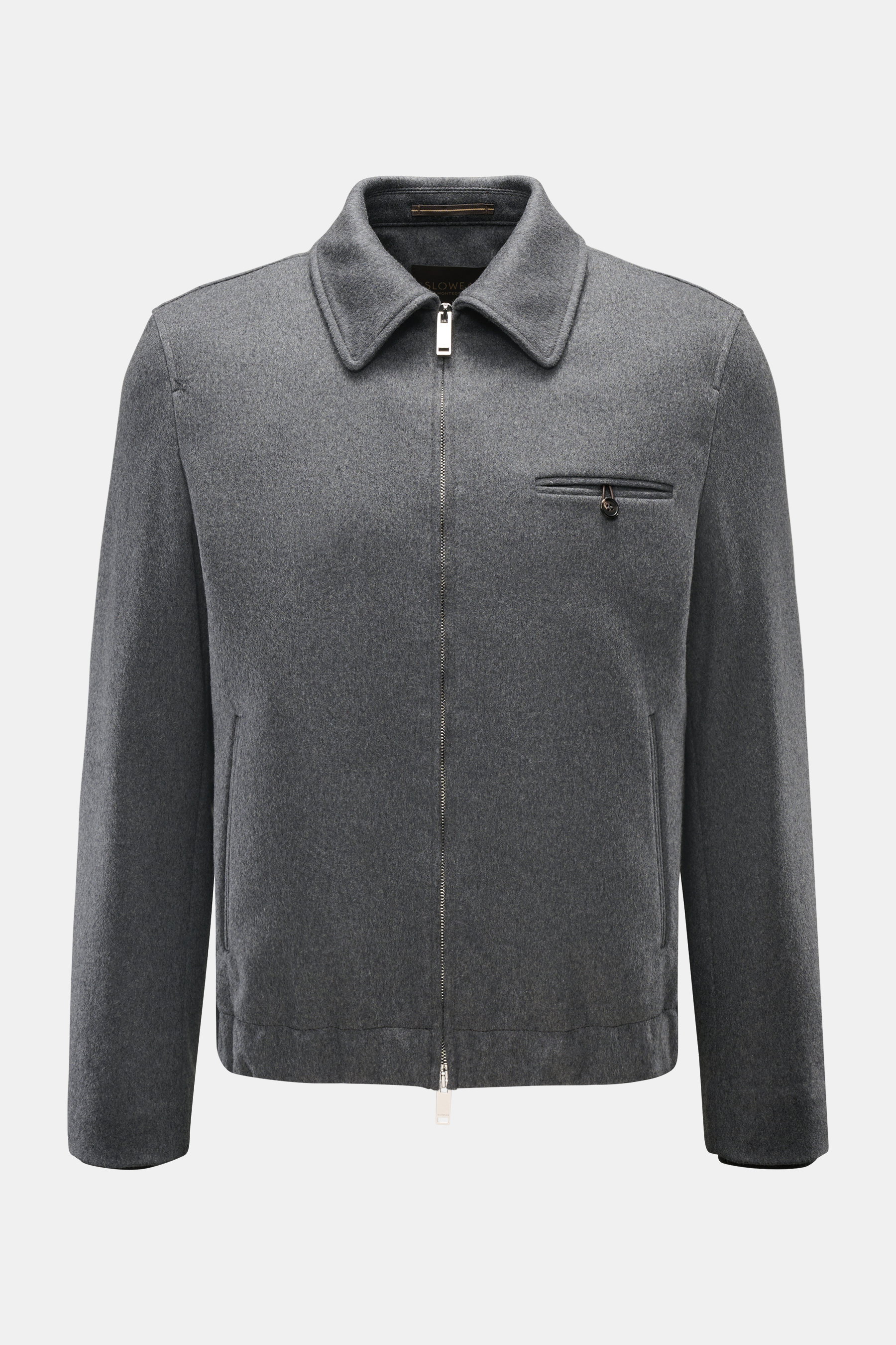Montedoro Blouson grau meliert, frontal fotografiert, Slim Fit aus Schurwolle, Cashmere mit Reißverschluss, Umlegekragen, Brusttasche, Rippbündchen, passt perfekt zu Herbst-Looks.