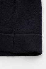 04651/ A trip in a bag Woll-Overshirt 'Boiled Blouson' navy, Detailfoto von Rippbündchen, Struktur aus gekochter Wolle, Slim Fit, Bomberjacken-Optik.