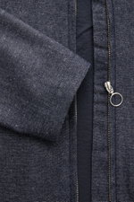 Alt-Tag (124 Zeichen): Nahaufnahme des 04651/ A trip in a bag Blouson navy meliert im Denim-Look mit Zwei-Wege-Reißverschluss und Seersucker-Futter.