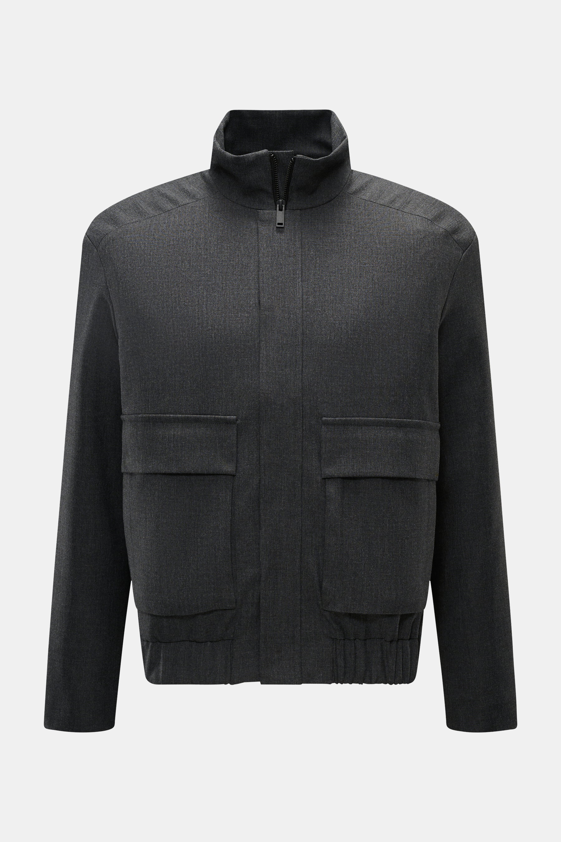 Frontansicht des Kiefermann Blouson 'Dustino' dunkelgrau meliert mit Stehkragen, Reißverschluss, elastischem Bund und aufgesetzten Fronttaschen, Slim Fit aus Microfaser-Viskose-Mix.