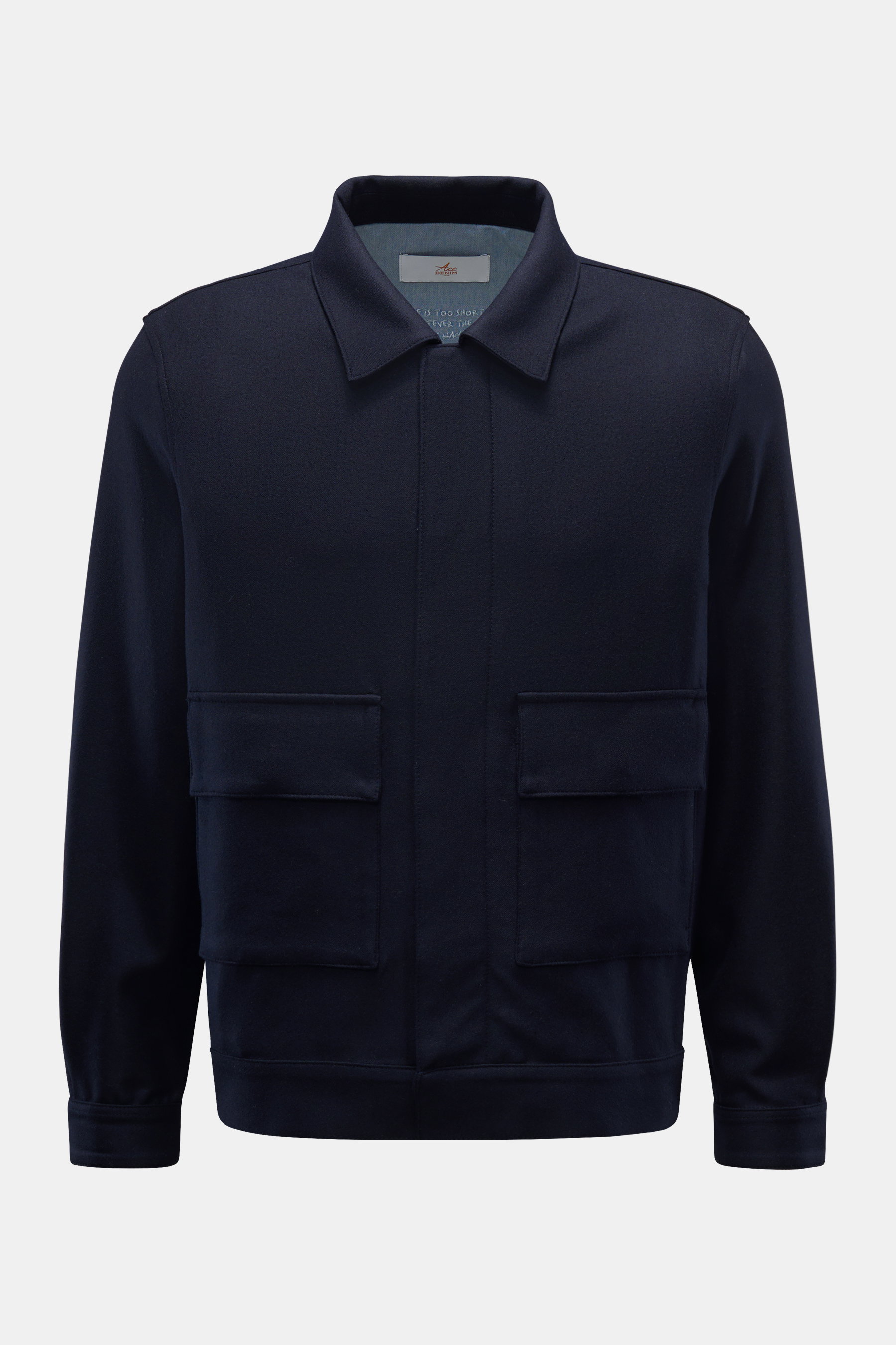 Ace Denim Jacke navy, Frontansicht, Slim Fit Blouson-Jacke aus leicht elastischer, ungefütterter Schurwolle mit Umlegekragen und Fronttaschen.