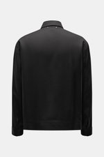 Rückansicht der schwarzen Golden Goose Jacke 'Coach Jacket Luther', aus feinem Schurwoll-Twill mit zwei kleinen Metallsternen am Umlegekragen.