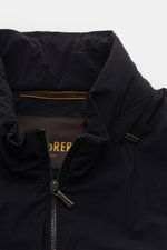Moorer Blouson 'Giove' dark navy von oben fotografiert, ultraleichte Microfaser, Kapuze im Kragen, Slim Fit, Zwei-Wege-Reißverschluss.
