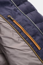 Close-up of the zipped pocket and inner lining of the Moorer Down jacket 'Alec' navy melange, photographed from above, showing pure linen, soft feel, classic topstitch, lightweight down lining, concealed hood in collar, slim fit, two-way zip, zipped hip p
