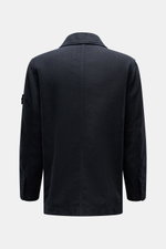Stone Island Jacke 'Ghost Piece' navy, Rückansicht, Slim Fit, Leinen-Mix mit verdeckter Knopfleiste, variablen Kragen, Hüfttaschen, Ärmel mit Druckknopf, tonales Badge.
