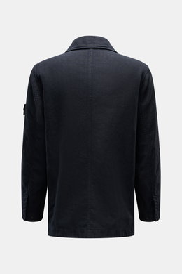 Stone Island Jacke 'Ghost Piece' navy, Rückansicht, Slim Fit, Leinen-Mix mit verdeckter Knopfleiste, variablen Kragen, Hüfttaschen, Ärmel mit Druckknopf, tonales Badge.