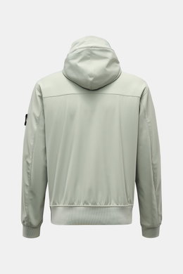 Stone Island Blouson 'Light Soft Shell-R' salbei shown from the back, featuring a hood, elastic cuffs and hem, and smooth, wind- and water-resistant microfiber fabric. Stil trifft Funktion: Die Soft Shell Jacke von STONE ISLAND überzeugt mit sportivem Des