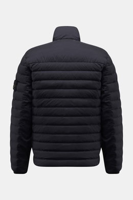 Back view of Stone Island Daunenjacke 'Seamless Tunnel Nylon Down-TC' dark navy, lightweight down jacket with high collar, slim fit, and typical compass badge on sleeve. Die Jacke 'Seamless Tunnel Nylon Down-TC' von STONE ISLAND überzeugt mit innovativer 
