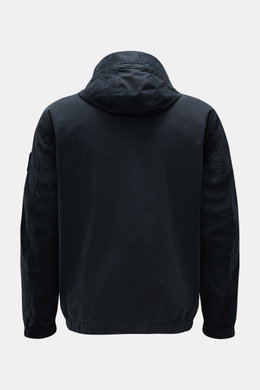 Back view of Stone Island Blouson 'Stretch Cotton Twill-TC' navy, slim fit with elastic cuffs and hem, hood with drawstring, in soft, elastic cotton.

Supplementary description:  
Sportives Frühlings-Essential: Mit seinem leichten Baumwollmaterial wird de