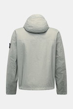Stone Island Jacke 'Membrana' salbei, Rückansicht mit Kapuze, leichtes, dreilagiges Funktionsgewebe, wind- und wasserabweisend, Regular Fit.