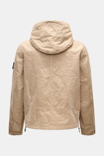 Rear view of Stone Island Jacke 'Organic-Look Nylon Panama-TC' beige, made of high-quality microfiber canvas with a water-repellent coating, featuring a hood with drawstring, elastic cuffs, and adjustable hem.

<p>Mit der Jacke 'Organic-Look Nylon Panama-