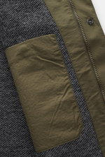 Innenansicht der 04651/ A trip in a bag Jacke oliv mit hochwertiger Microfaser, glattem Griff, leichter Wattierung, Woll-Mix Futter, Reißverschluss.