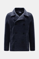 Frontale Nahaufnahme der 04651/ A trip in a bag Cabanjacke dunkelgrau meliert, Mix aus Wolle und Microfaser, Slim Fit, leicht strukturierter Griff, zweireihige Drei-Knopf-Leiste, variabler Reverskragen, schräge Leistentaschen, glatter Futterstoff, eine In