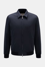 Mandelli Blouson navy von vorne, Slim Fit, Microfaser, glatter Griff, leichte Wattierung, Umlegekragen, zwei schräge Zipper-Taschen, Rippbündchen.