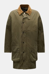 Barbour Wachsjacke 'Icons Border Casual' oliv, frontale Aufnahme, gewachste Baumwolle, Cordkragen, Pattentaschen, Logostickerei, Tartan-Futter, Regular Fit.