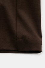 Close-up front view of the hem detail of Moorer Jersey-Jacke 'Keaton' dunkelbraun, a slim fit, lightweight overshirt made of microfiber and viscose blend.

Description: <p>So fühlt sich Luxus an: Die leichte Jacke 'Keaton' von MOORER im Overshirt-Stil kom