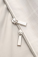 Close-up front view of the silver two-way zip with "MOORER" engraving on the Moorer Blouson 'Sorano' light grey/beige/cream checked, made of pure cotton with a classic checked pattern and soft feel.