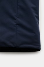 UBR Jacke 'Viper' navy Detailansicht Saum mit elastischem Abschluss, hochwertige Microfaser, wasserabweisend, Slim Fit, ultraleicht und wärmend.