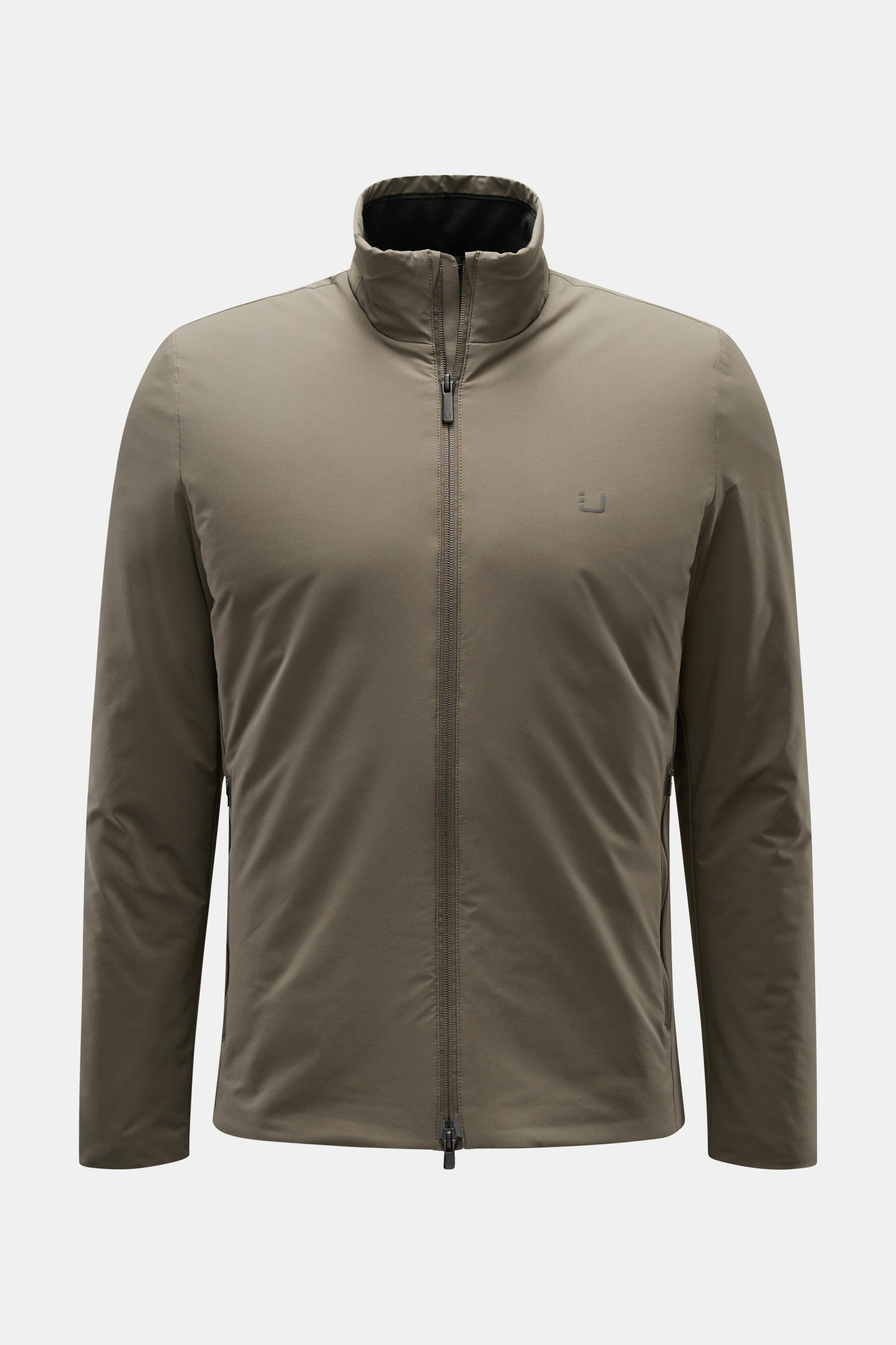 UBR Jacke 'Viper' graugrün, Slim Fit, aus elastischer Microfaser mit wasserabweisender Oberfläche, Frontansicht mit Zwei-Wege-Reißverschluss, hochschließendem Kragen, Zipper-Taschen, reflektierendem Logo und elastischen Abschlüssen.
