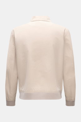 Beige 04651/ A trip in a bag Blouson 'Peached Cotton' in Slim Fit, Rückansicht mit Umlegekragen, elastischen Bündchen und softem Material.