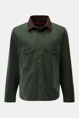 Manifattura Ceccarelli Wachsjacke 'Heavy Shirt' dunkelgrün, von vorne fotografiert, gewachste Baumwolle, wasserabweisend, Slim Fit mit Cordkragen und Tartanfutter.