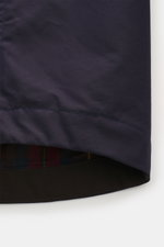 Manifattura Ceccarelli Wachsjacke 'Heavy Shirt' dark navy, Nahaufnahme Saum mit Tartan Futter, gewachste Baumwolle, Slim Fit, wasserabweisend, atmungsaktiv.