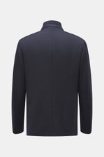 Corneliani Wolljacke navy Rückansicht, reine Schurwolle, strukturierter Griff, Slim Fit, Stehkragen mit Knopf, Vier-Knopf-Leiste, robuster Zwei-Wege-Reißverschluss, Brust- und Hüfttaschen, Unconstructed Design, eine Innentasche.
