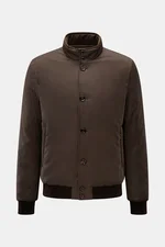 Alt tag (124 characters):  
Front view of Moorer Down blouson 'Janos' dark brown with standing collar, six buttons, ribbed bands, and zip pockets.

Detailed description:  
<p>The down blouson 'Janos' by MOORER perfectly combines functionality and timeless