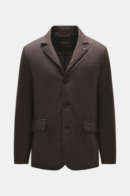 Moorer Jacket 'Nobile' dark brown shown from the front with three-button slim fit, adjustable collar, hip flap pockets, and double-front zip design. With its water repellent finish and clean look with double front, the jacket 'Nobile' by MOORER is the per