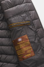 Close-up inside view of the Moorer Down blouson 'Oniro' dark brown showing quilted lining, zippered pocket, and finest down label.

<p>Maximum functionality with ultra-light quality: The sporty down blouson 'Oniro' features a light down filling and a wate